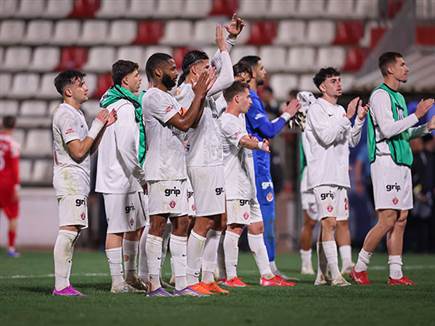 הודו לקהל שהגיע (מאור אלקסלסי)