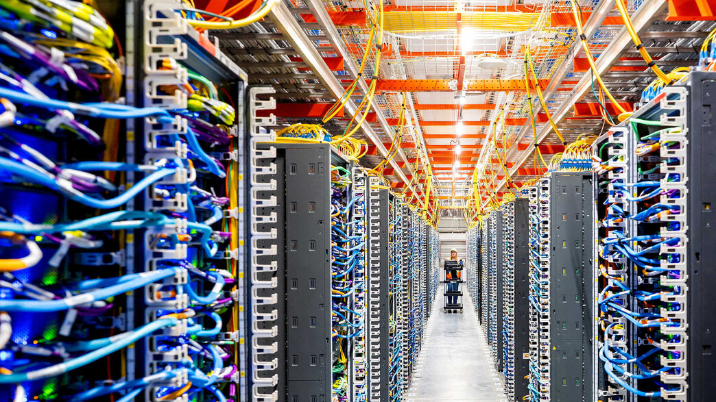 חוות שרתים ל-AI של אמזון חוות שרתים ל-AI של אמזון