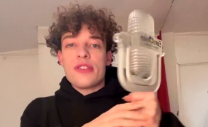 זוכה האירוויזיון נמו מחזיר את הפרס