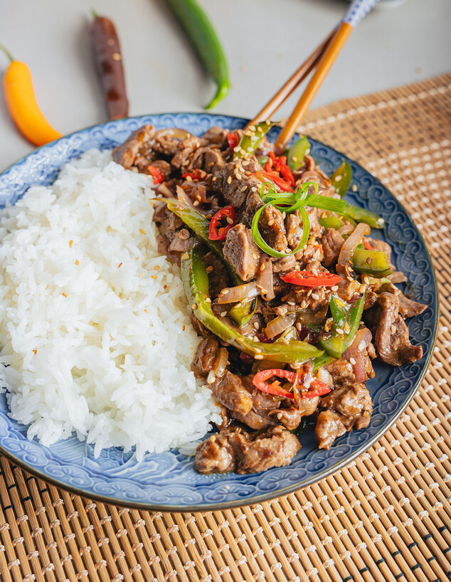 אחת המנות האהובות במטבח האסייתי אחת המנות האהובות במטבח האסייתי