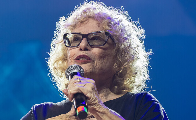 חוה אלברשטיין במופע המחווה לאלבום "כמו צמח בר", פס (צילום: אריאל עפרון) חוה אלברשטיין במופע המחווה לאלבום "כמו צמח בר", פס (צילום: אריאל עפרון)