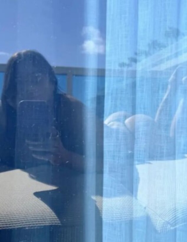 בגיל 53: סופיה ורגרה רותחת בבגד ים שלא מותיר מקום לדמיון בגיל 53: סופיה ורגרה רותחת בבגד ים שלא מותיר מקום לדמיון