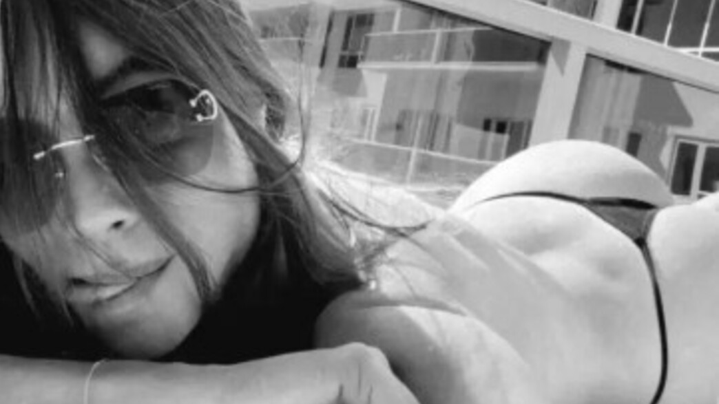 בגיל 53: סופיה ורגרה רותחת בבגד ים שלא מותיר מקום לדמיון בגיל 53: סופיה ורגרה רותחת בבגד ים שלא מותיר מקום לדמיון