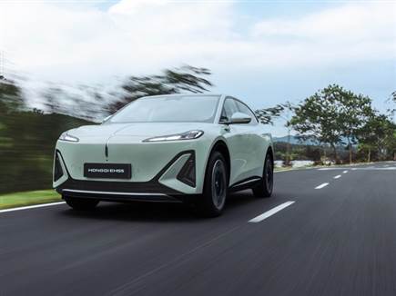 285 כ&ldquo;ס עם טווח נסיעה של 426 או 550 ק&ldquo;מ, ויש גם גרסת &ldquo;פרפורמנס&ldquo; עם (צילום: ספורט 5)