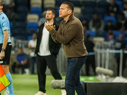 לא מאמין בסגל, ואי אפשר להאשים אותו (צילום: ספורט 5)