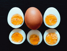 אחת ולתמיד: כך תוכלו לקלף ביצים ברגע