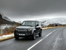 בריון עם 4X4: לנד רובר דיפנדר V8 נחת בארץ