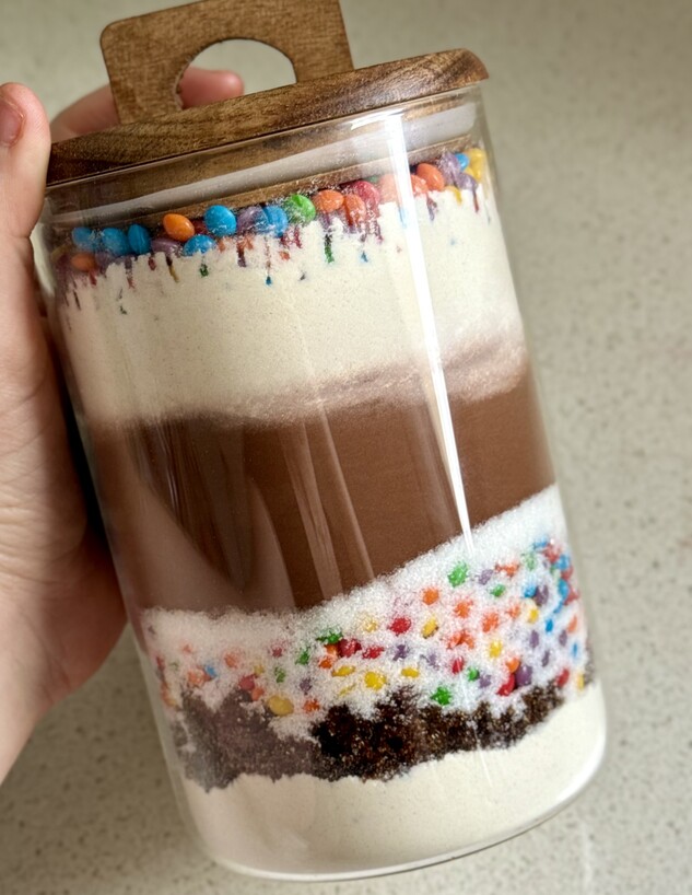 משלוח מנות בצנצנת. האפייה היא חלק מהכיף