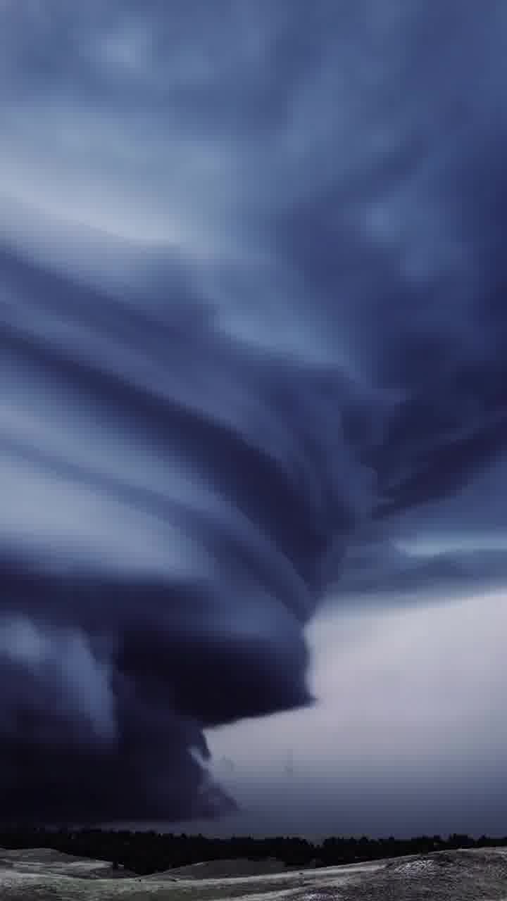 תגידו תודה שהסופות בארץ לא נראות ככה