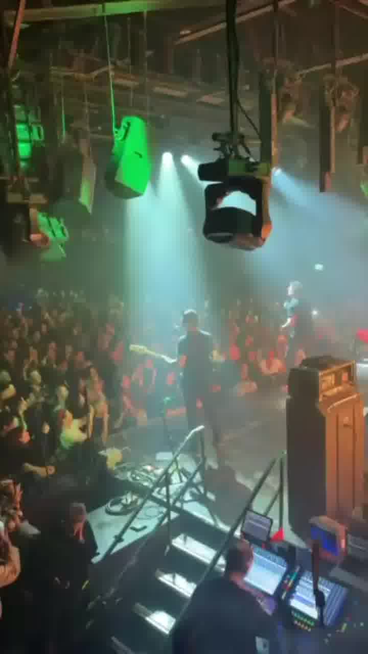 להקת Smash Mouth הגיעה לשתי הופעות בישראל תחת הליין ״חתול בשק״ וביצעה את הלהיט ״I’m A Beliver״