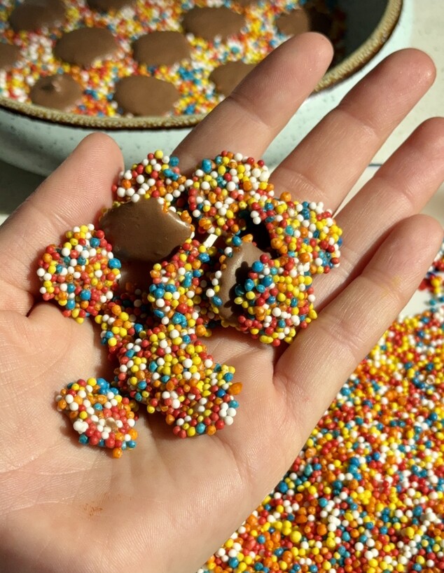 מטבעות שוקולד וסוכריות למשלוח המנות מטבעות שוקולד וסוכריות למשלוח המנות