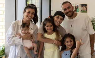 סהר דמארי ומשפחתה עם אמילי דמארי  (צילום: אבישג שאר-ישוב/לע"מ)