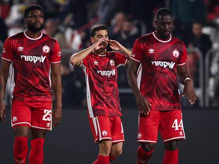 דן ביטון חוגג. מאמץ קבוצתי (אלן שיבר) (צילום: ספורט 5)