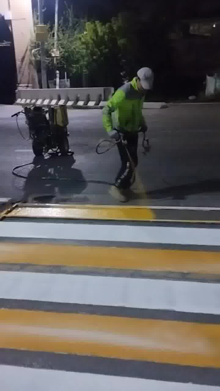 "החדשות הטובות? סיימנו את העבודה מוקדם. החדשות הרעות הן שצריך להפעיל ביטוח" 