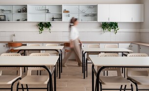 עיצוב מדברי פנימייה לבנות חדרי מגמות עיצוב שירה (צילום: אבי קבלו)