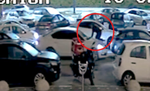 תפסה את בעלה עם המאהבת - ועלתה על מכסה המנוע