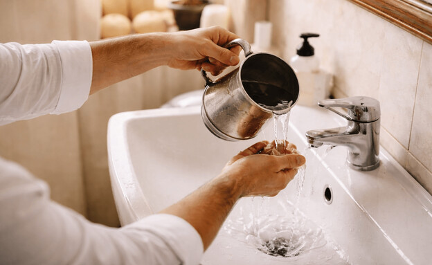 נטילת ידיים בבוקר (הדמיה: mako)