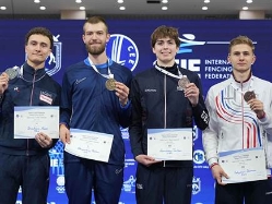 חפרסקי ומדליית הזהב (באדיבות - Team Bizzi) (צילום: ספורט 5)