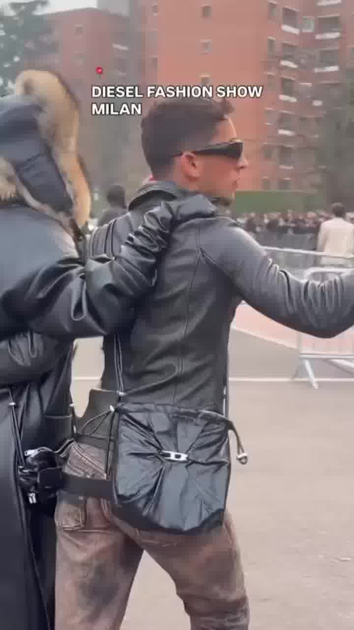 עדן פינס ויוחנן טווינה מטרילים את הקהל מחוץ לתצוגה של דיזל במילאנו