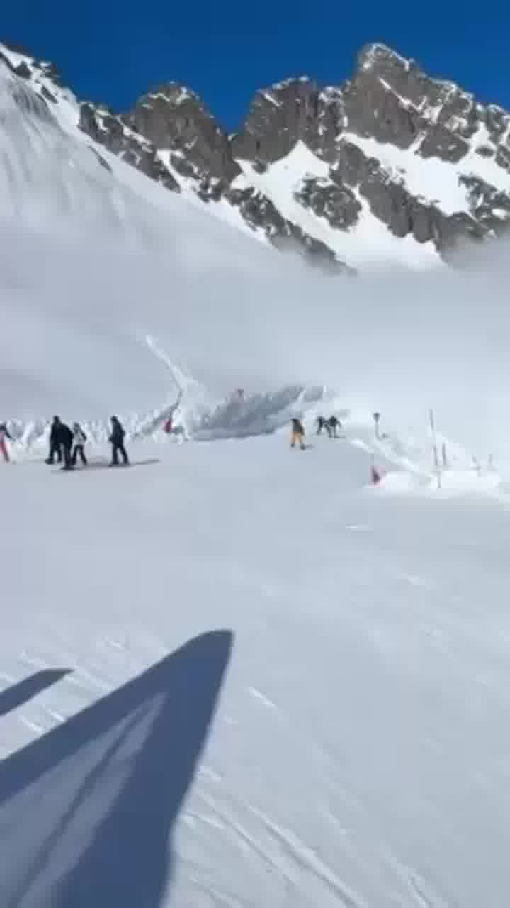 שני גולשים נקברו תחת השלג במפולת באתר סקי בצרפת - וחולצו בשלום