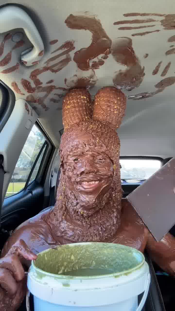 או שהפסיד בהתערבות או שיעשה הכל בשביל מיליוני צפיות בטיקטוק