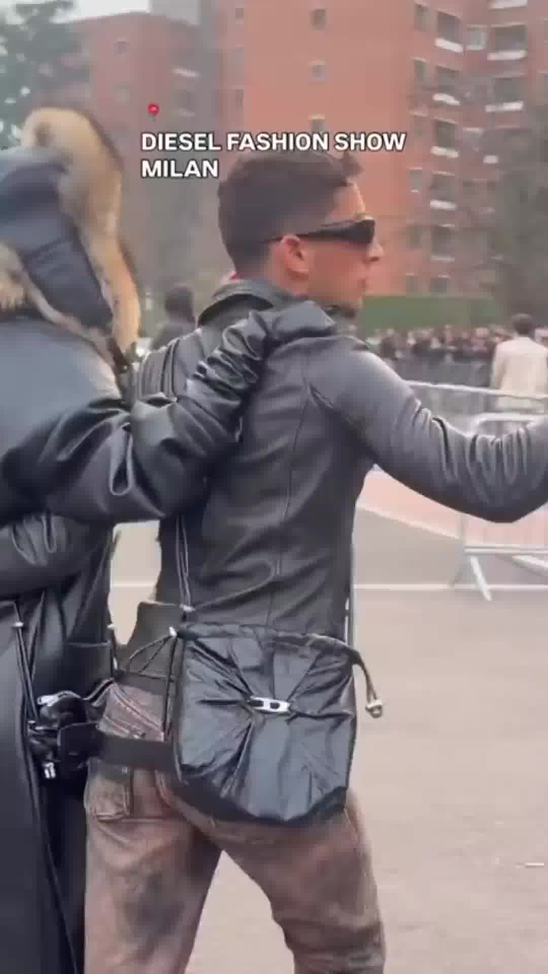 עדן פינס ויוחנן טווינה מטרילים את הקהל מחוץ לתצוגה של דיזל במילאנו