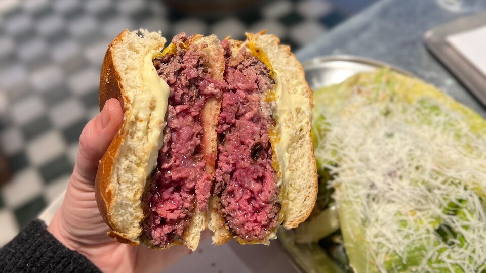 אדום, שמן, עסיסי. טעים רצח (צילום: ניצן לנגר, mako אוכל)