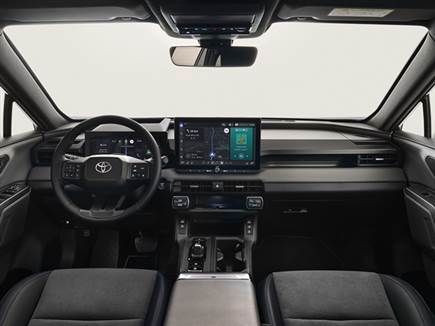 אווירה קשוחה גם בפנים ומערכת מולטימדיה עם אפשרויות התאמה אישית