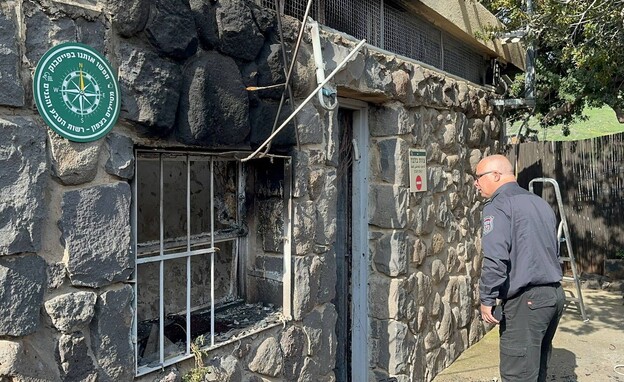 מבנה שהוצת בגן לאומי כורזים מבנה שהוצת בגן לאומי כורזים