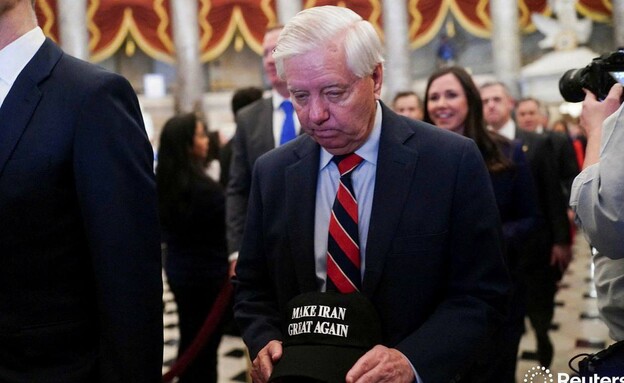 הסנאטור לינדזי גראהם בנאום מצב האומה של טראמפ הסנאטור לינדזי גראהם בנאום מצב האומה של טראמפ