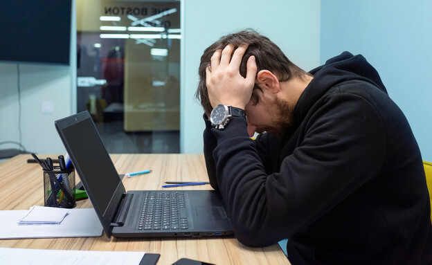 עובד מוטרד (צילום: 123RF‏)