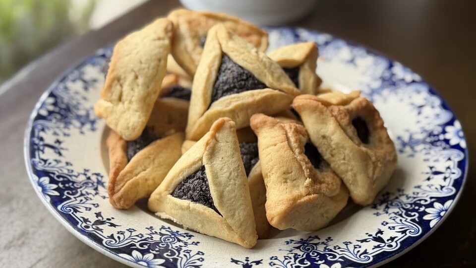 אוזני המן קלאסיות של קרן אגם בשני מילויים (צילום: קרן אגם, mako אוכל)