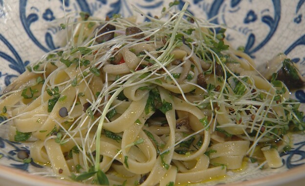 פסטה פטריות אלי אוליו עם ערמונים ונבטים