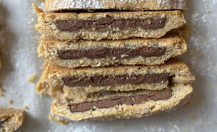 אצבעות חפיסת שוקולד (צילום: עדי קלינגהופר, mako אוכל)