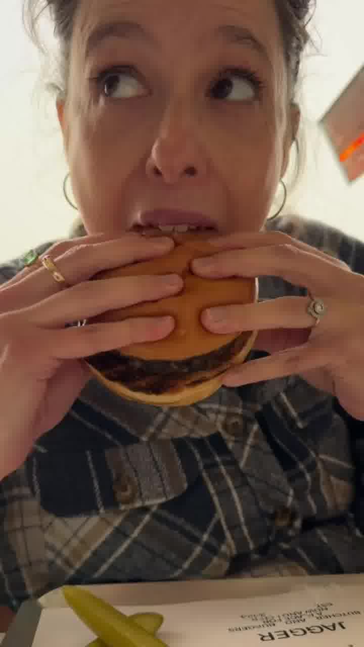 התור לא נרגע, ההייפ לא דעך: חזרנו להמבורגר של ג'אגר