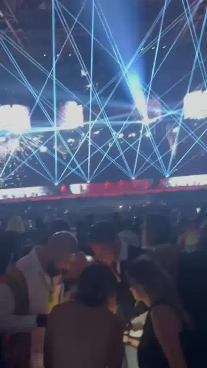 תפור עליה: דנה אינטרנשיונל עשתה את "Gimme Gimme Gimme"