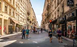 רחוב בליון צרפת (צילום: Keitma, shutterstock)