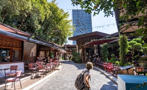 אלבניה טירנה מסעדות (צילום: Andrea Chiozzi, shutterstock)