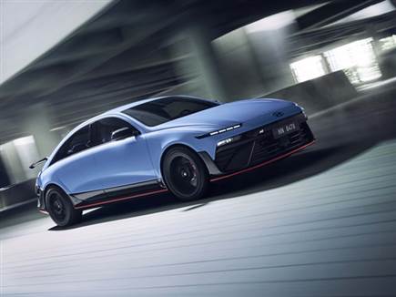 האיוניק 6 המחודשת כבר כאן, ובקרוב ה-6N -היכונו לאקשן מחשמל (צילום: ספורט 5)