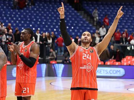 ומתקרבת שוב לצמרת הגבוהה (צילום: אלן שיבר)