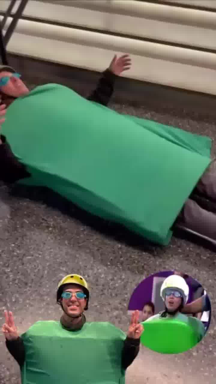 סגר מעגל: טל מוסרי התחפש ל"ספוג מראשון" - מתוך הקטע האייקוני של "ששטוס"