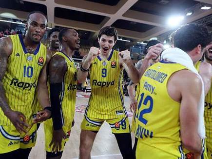 (Photo by Alfonso Cannavacciuolo/Euroleague Basketball via Getty I (צילום: ספורט 5)