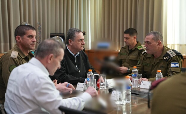 שר הביטחון והרמטכ"ל בהערכת המצב האחרונה לפני המתקפה