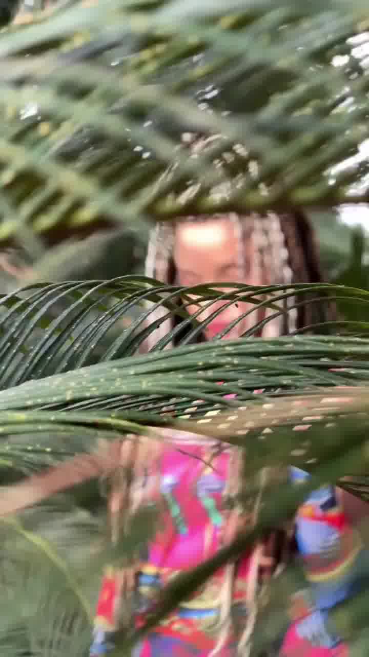 אחרי שהודתה ב-mako שהיא מתחרטת עליו, נועה קירל מחדשת את ״רק אתה״