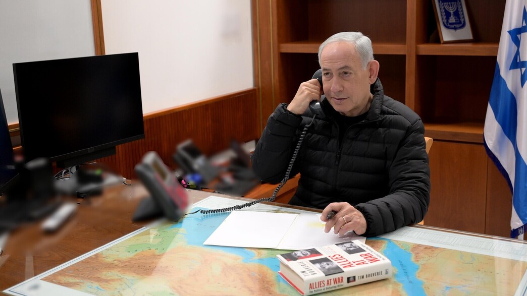 בנימין נתניהו בשיחתו עם נשיא ארה"ב דונלד טראמפ בנימין נתניהו בשיחתו עם נשיא ארה"ב דונלד טראמפ