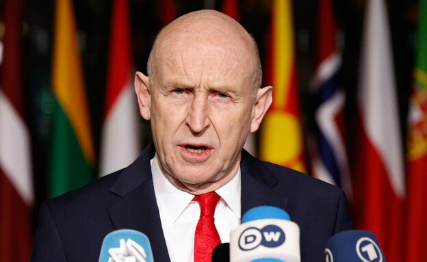 שר ההגנה הבריטי, ג'ון הילי