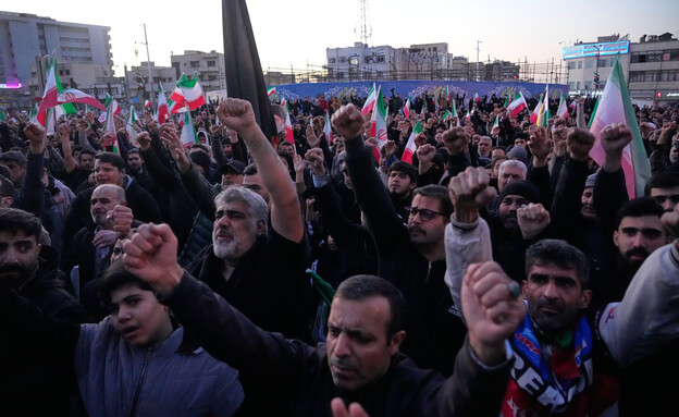 תומכי המשטר באיראן בקריאות נקמה על מותו של האיתללוה ח'אמנאי