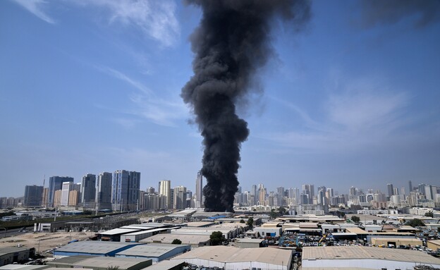 יעדים אמריקניים בדובאי תחת מתקפה איראנית יעדים אמריקניים בדובאי תחת מתקפה איראנית