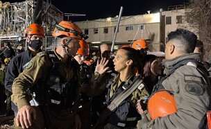 מפקד פיקוד העורף בזירת נפילה מבצע שאגת הארי מול איראן (צילום: דובר צה"ל)