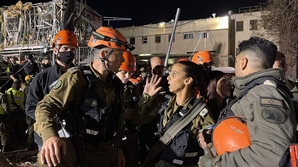 מפקד פיקוד העורף בזירת נפילה מבצע שאגת הארי מול איראן מפקד פיקוד העורף בזירת נפילה מבצע שאגת הארי מול איראן